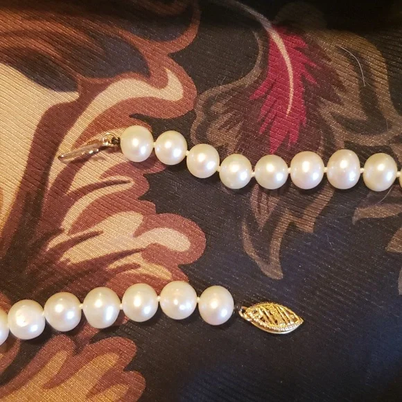 Freshwater Pearl Necklace - Picture 2 of 2